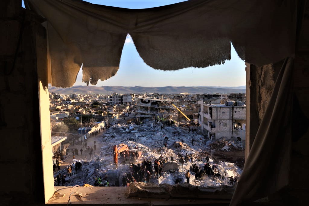 Ce a mai rămas din orașul sirian Alep, distrus vreme de 12 ani de un război civil, iar acum zguduit de cutremure devastatoare - Imaginea 3
