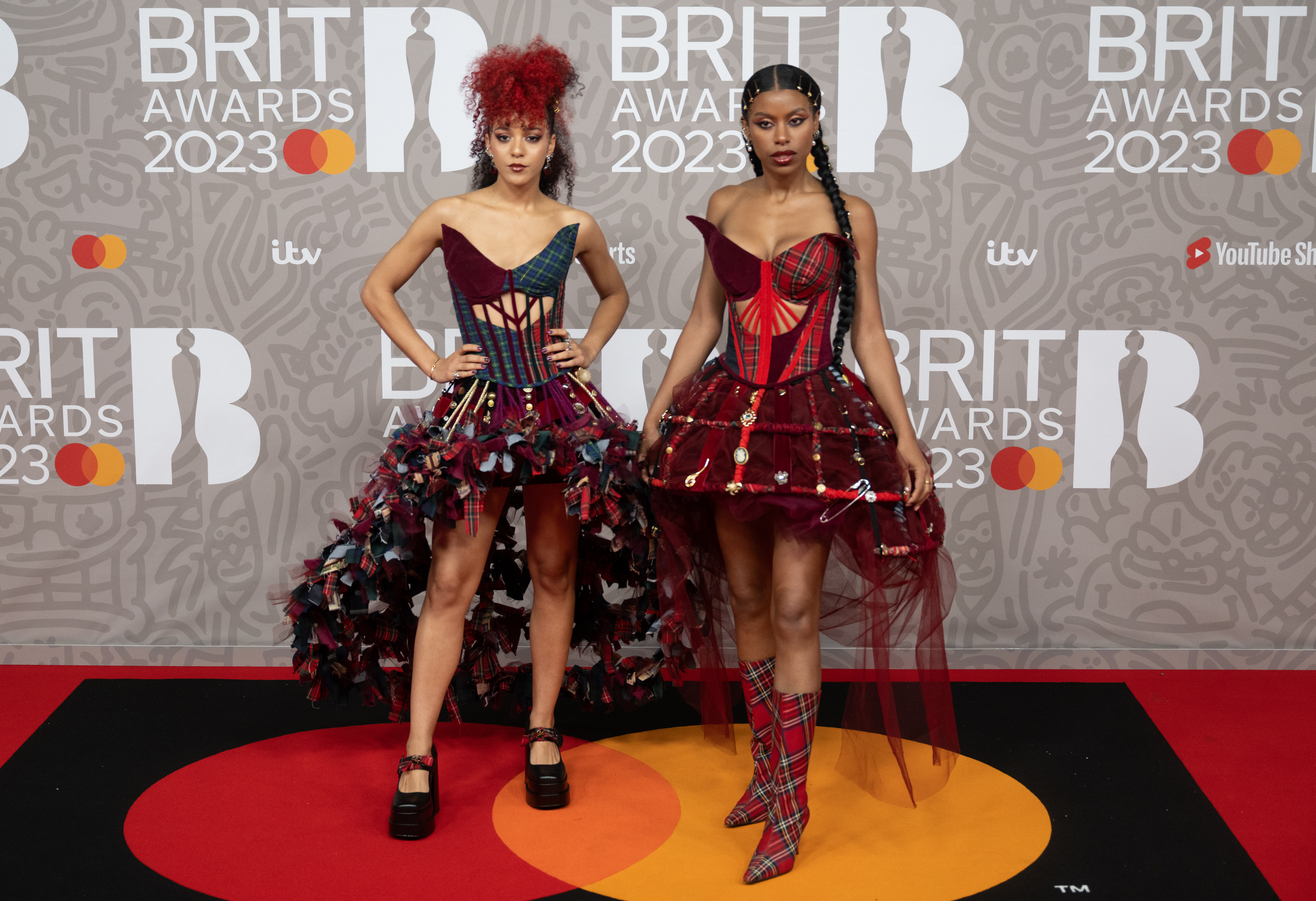 Cele mai excentrice apariții ale vedetelor la Brit Awards 2023. Sam Smith a șocat publicul cu ținuta sa | GALERIE FOTO - Imaginea 16