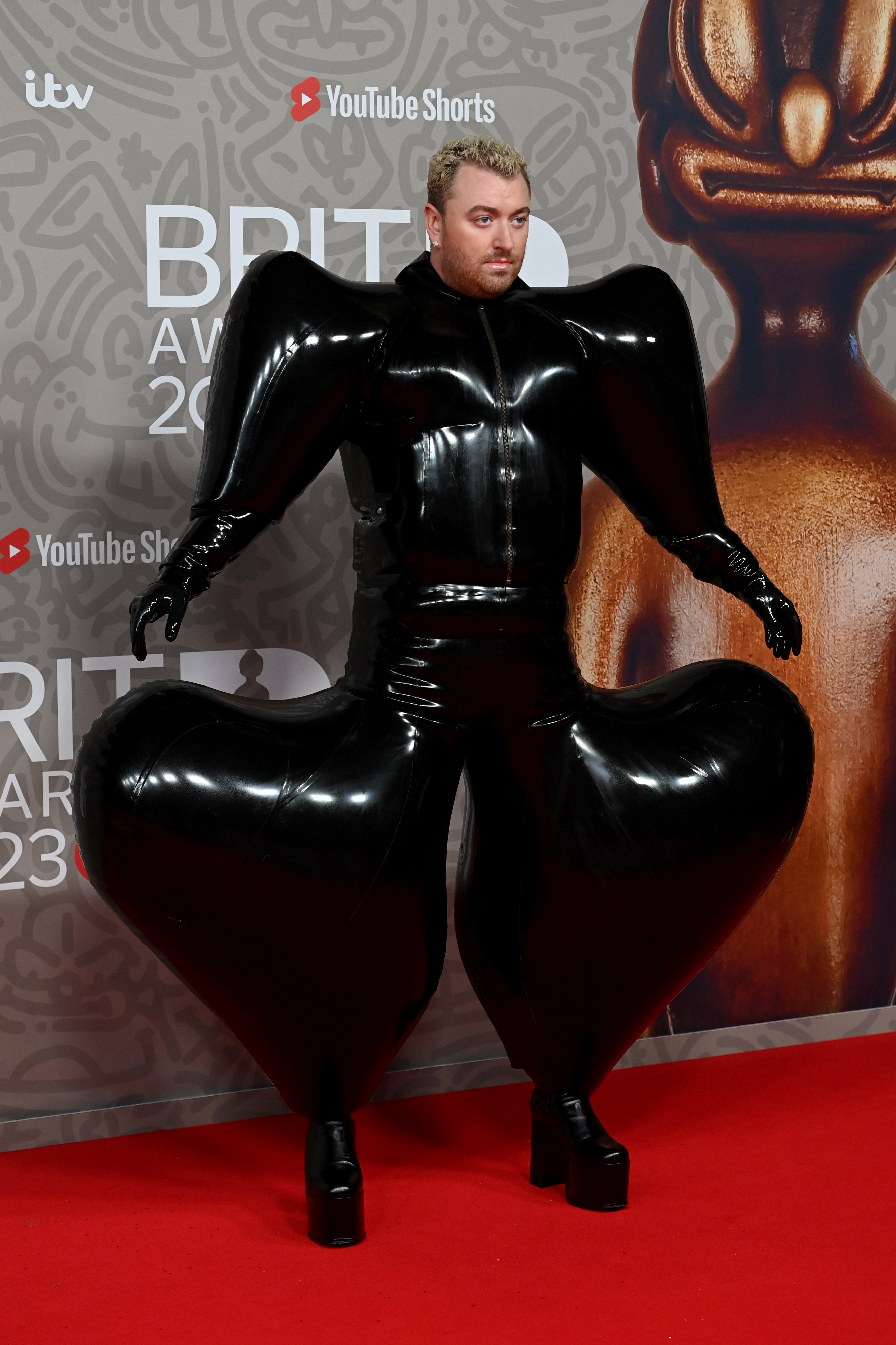 Cele mai excentrice apariții ale vedetelor la Brit Awards 2023. Sam Smith a șocat publicul cu ținuta sa | GALERIE FOTO - Imaginea 20