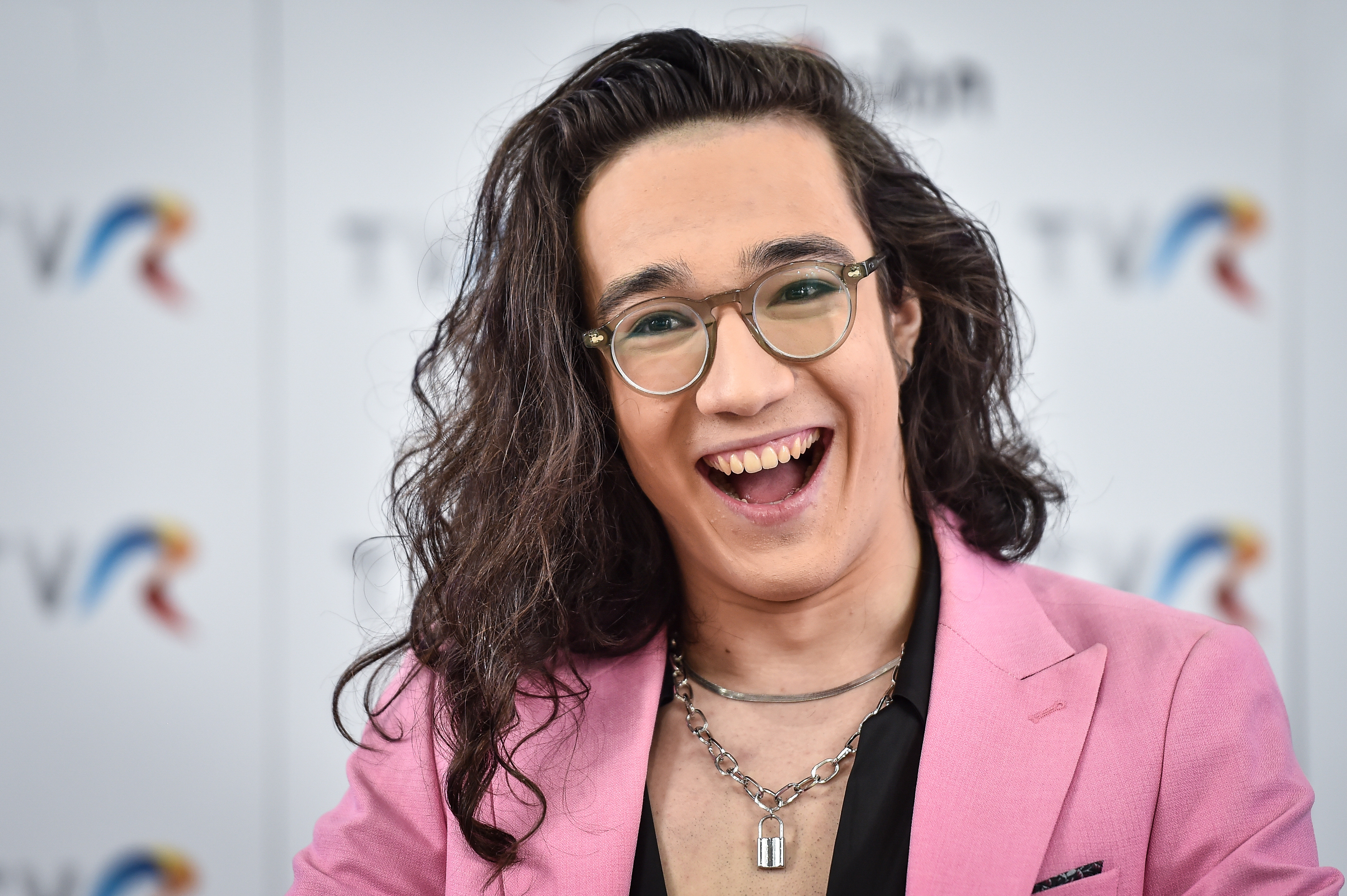 Cine este Theodor Andrei, reprezentantul României la Eurovision 2023. La 18 ani, pe scenă la bustul gol: ”Make love, not war” - Imaginea 5