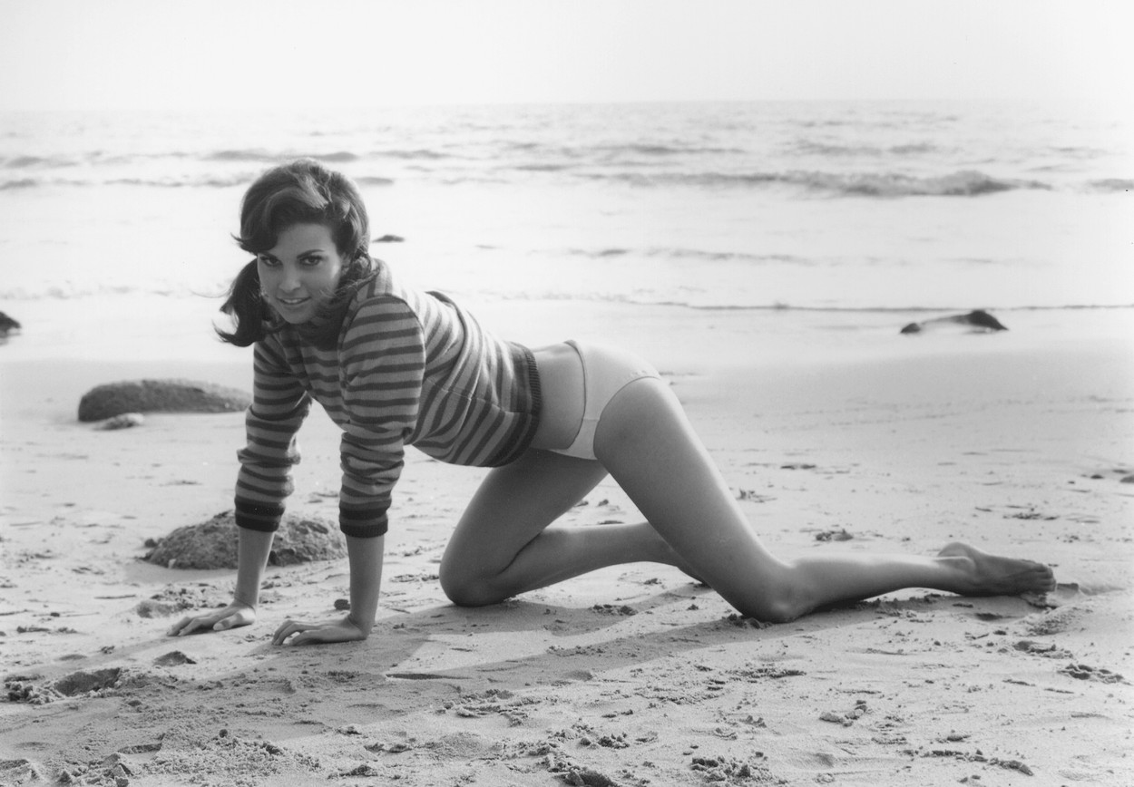 Actrița americană și sex-simbol internațional Raquel Welch a murit la vârsta de 82 de ani | GALERIE FOTO & VIDEO - Imaginea 15
