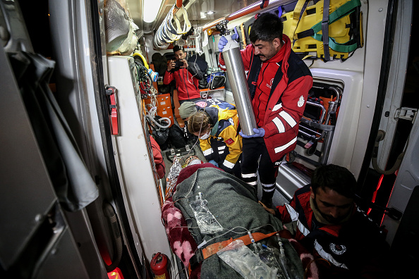 Bărbat scos de sub dărâmături la 278 de ore după cutremurele din Turcia. A supraviețuit nopți cu -15 grade. VIDEO - Imaginea 3