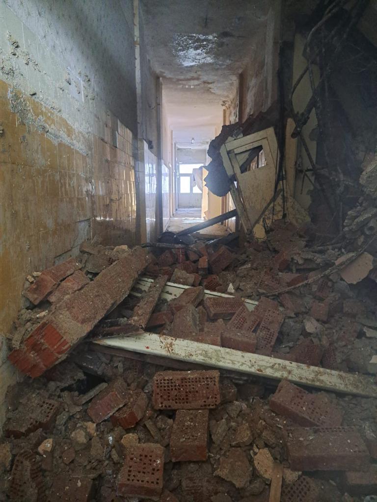 O parte a Sanatoriului Marila din Caraș-Severin s-a prăbușit. Zeci de pacienți erau în clădirea de 90 de ani | GALERIE FOTO - Imaginea 7