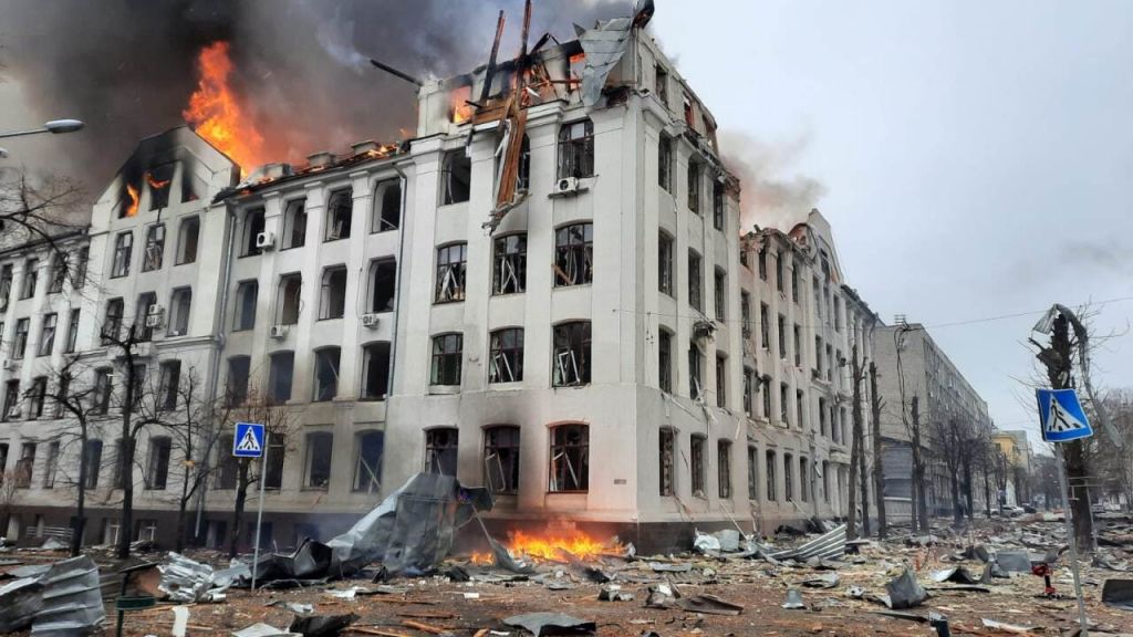 Un an de la invazia Rusiei în Ucraina, în imagini. Dezastrul provocat de armata lui Putin în țara vecină - Imaginea 8