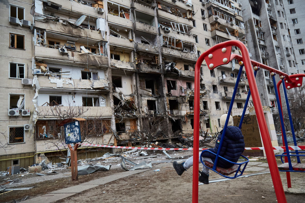 Un an de la invazia Rusiei în Ucraina, în imagini. Dezastrul provocat de armata lui Putin în țara vecină - Imaginea 17