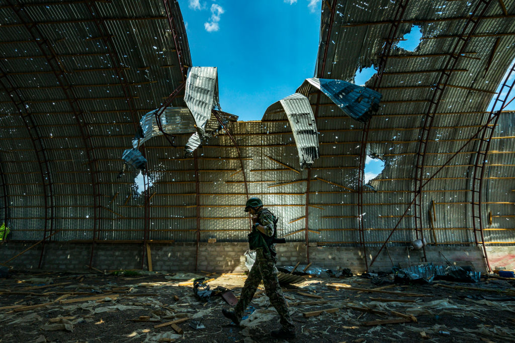 Un an de la invazia Rusiei în Ucraina, în imagini. Dezastrul provocat de armata lui Putin în țara vecină - Imaginea 20