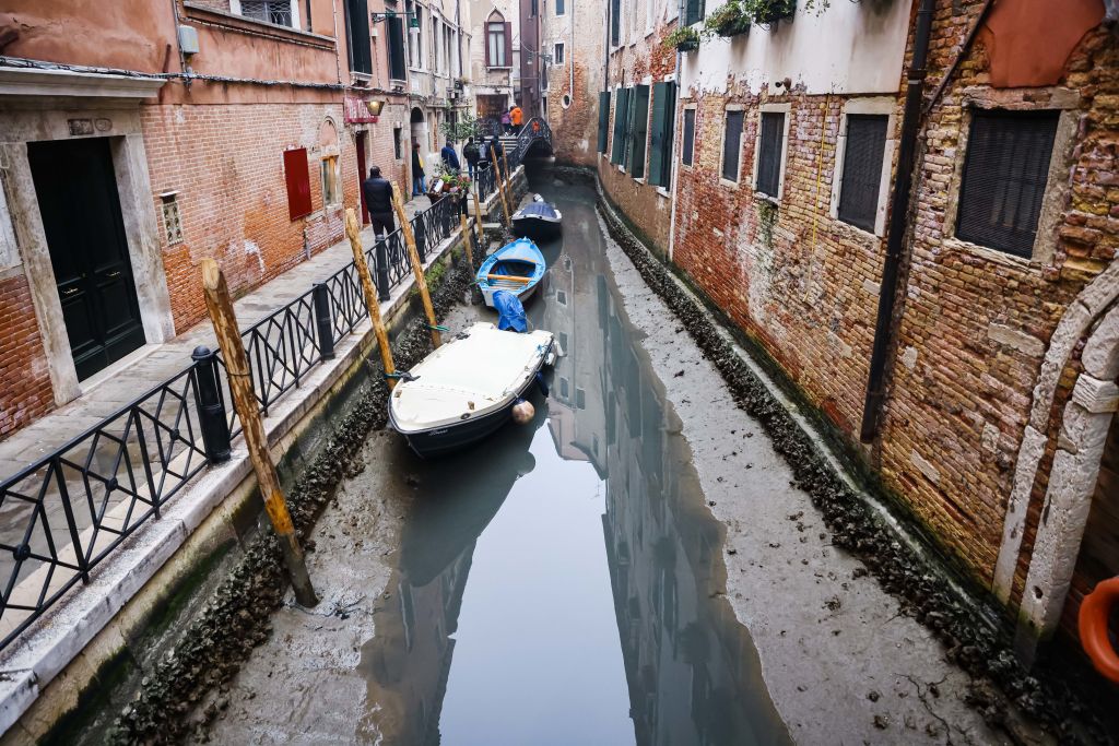 Canalele din Veneția au secat aproape complet. Italia s-ar putea confrunta cu o nouă secetă în vară | GALERIE FOTO - Imaginea 4