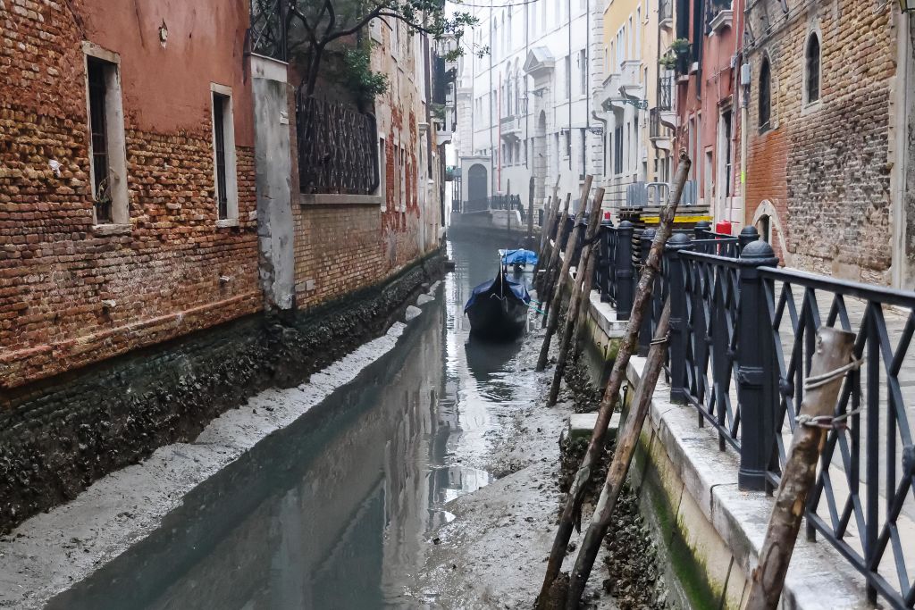 Canalele din Veneția au secat aproape complet. Italia s-ar putea confrunta cu o nouă secetă în vară | GALERIE FOTO - Imaginea 7