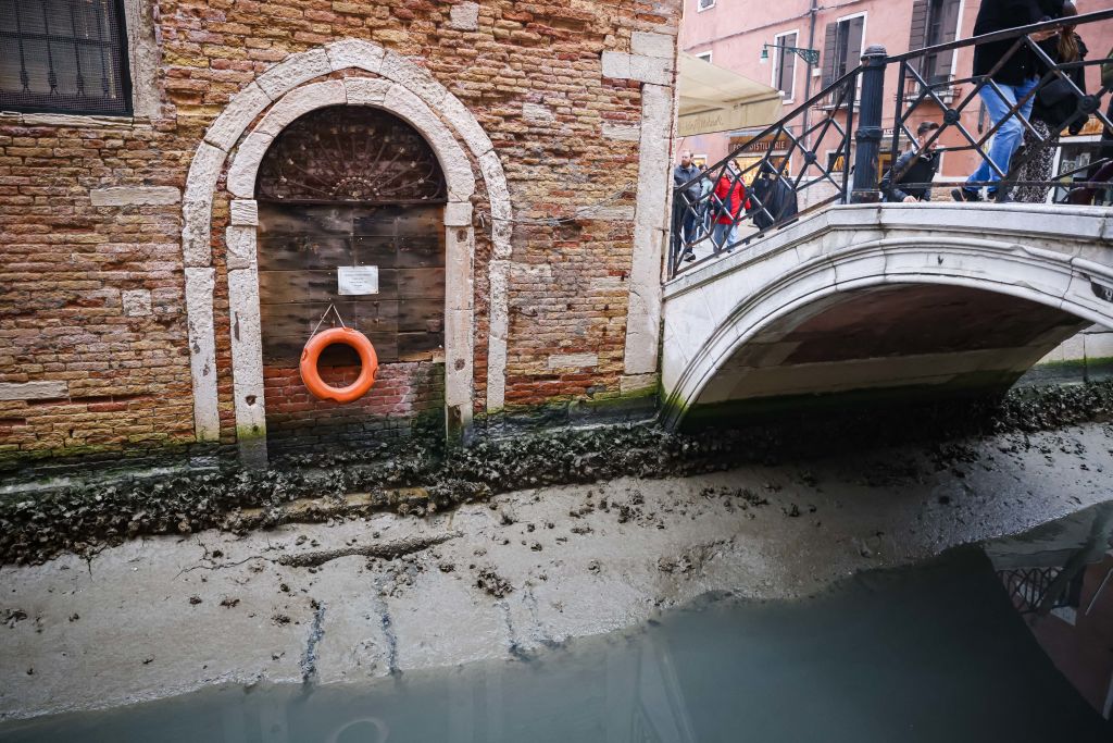 Canalele din Veneția au secat aproape complet. Italia s-ar putea confrunta cu o nouă secetă în vară | GALERIE FOTO - Imaginea 9