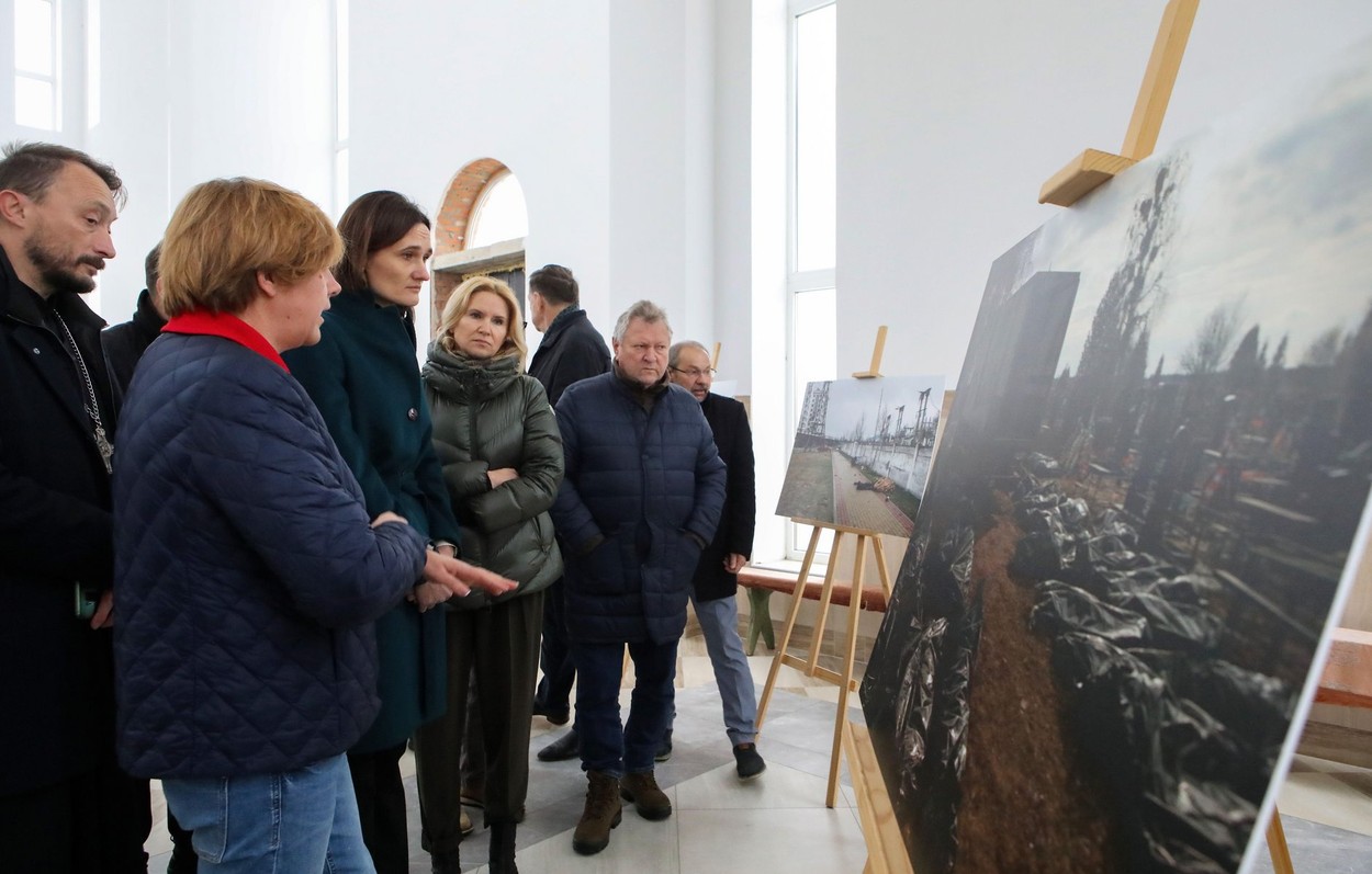 Un an de lacrimi și de moarte în Ucraina | Bucea, masacrul care nu va fi uitat niciodată | GALERIE FOTO - Imaginea 6