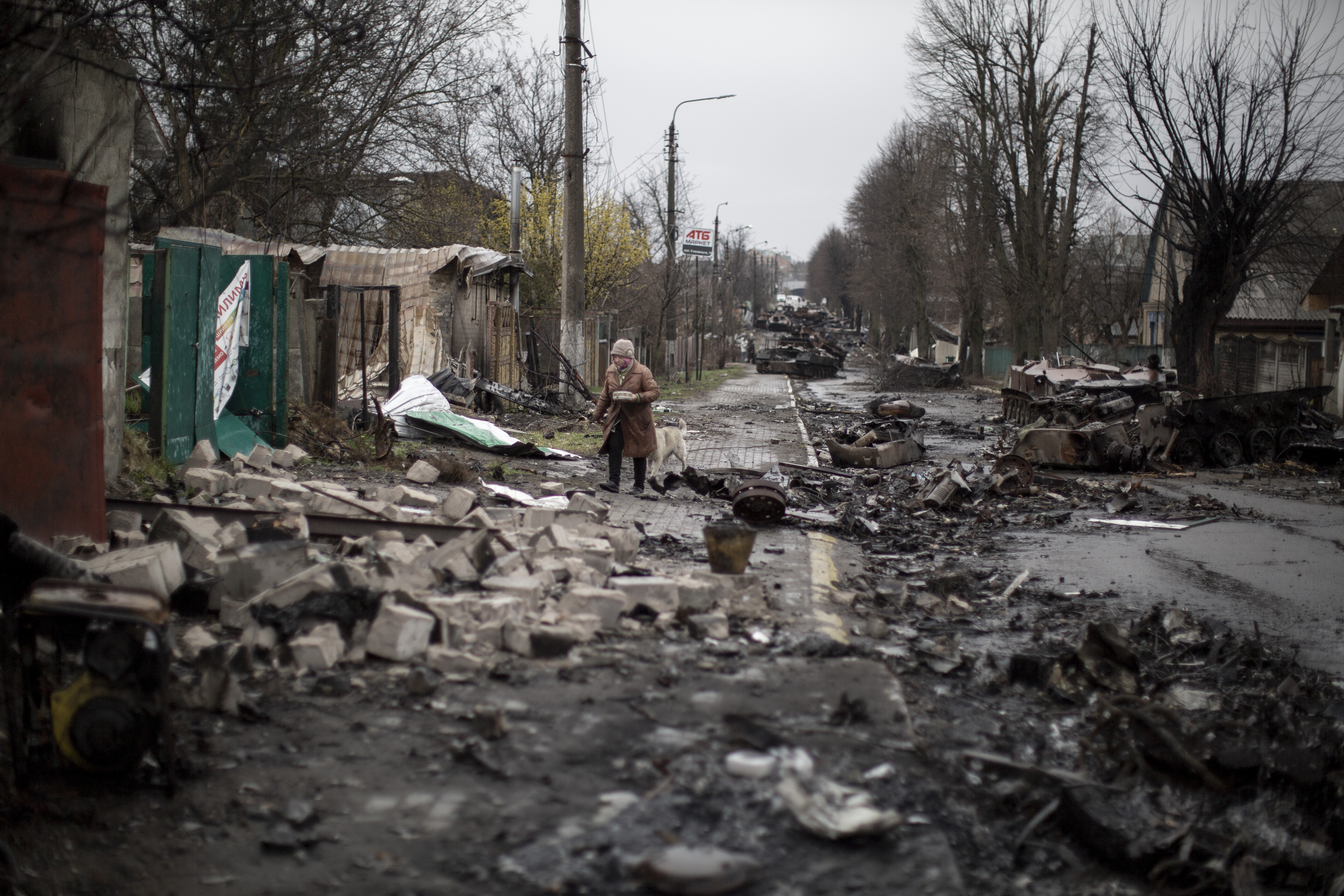 Un an de lacrimi și de moarte în Ucraina | Bucea, masacrul care nu va fi uitat niciodată | GALERIE FOTO - Imaginea 24