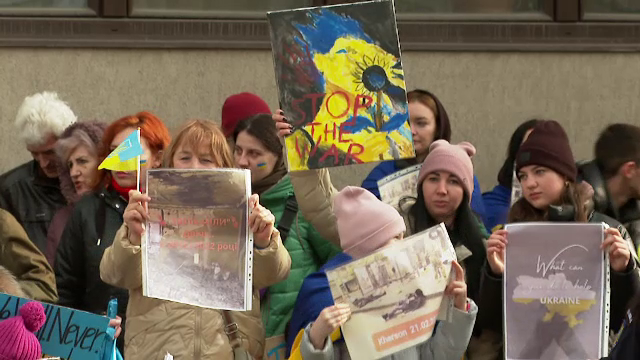 O mie de ucraineni au manifestat la Constanța. Refugiată: “Am trecut prin toate chinurile Iadului”. Cum au mulțumit României - Imaginea 6