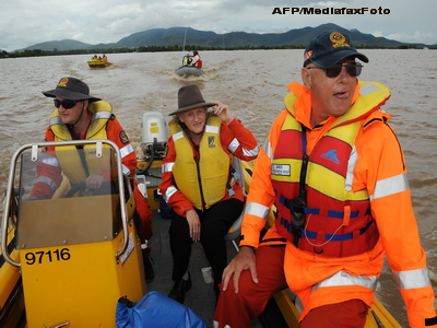 Potop si foc in Australia:8 morti, 200.000 de sinistrati, valuri de 8 metri