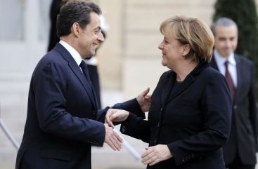 Parodia care a innebunit netul. Sarkozy, in rolul unui chelner beat. Ce-i spune lui Merkel. VIDEO