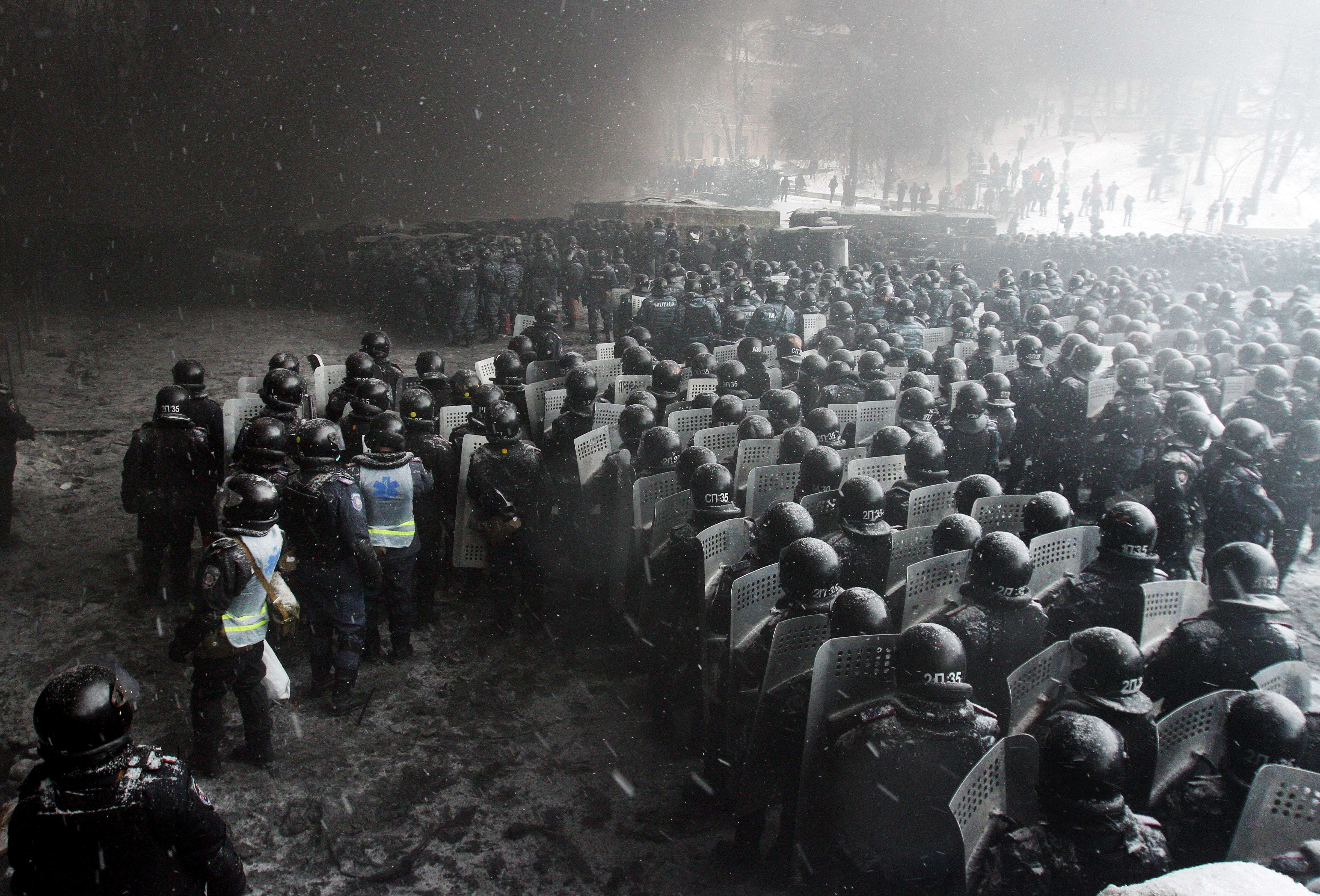 Euromaidan, revolutia care si-a luat numele de la un hashtag de pe internet. Momentele cheie ale celor 3 luni de revolte - Imaginea 8