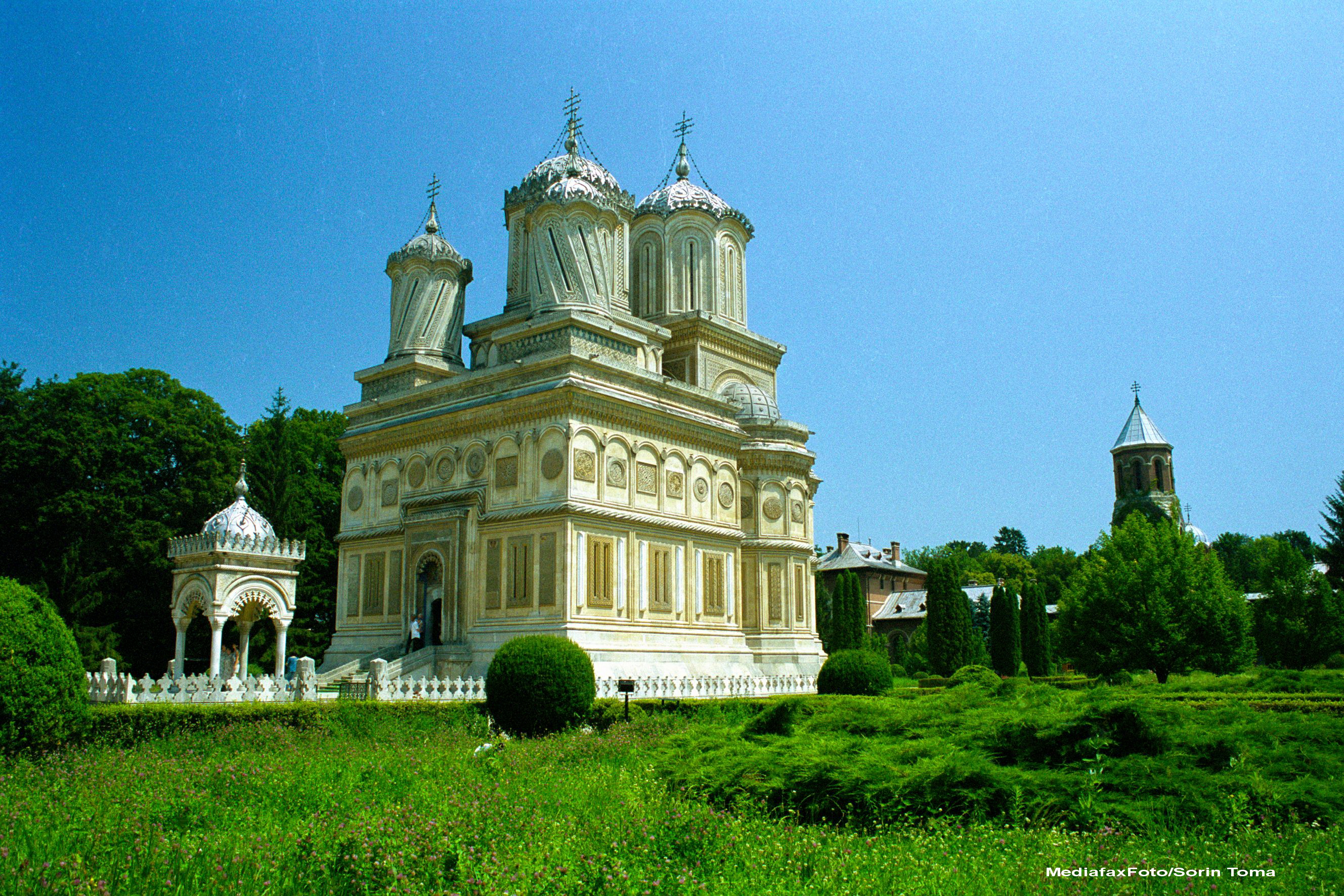 Turist in Romania. Locul in care legendele se imbina cu povestirile adevarate despre voievozi: Curtea de Arges