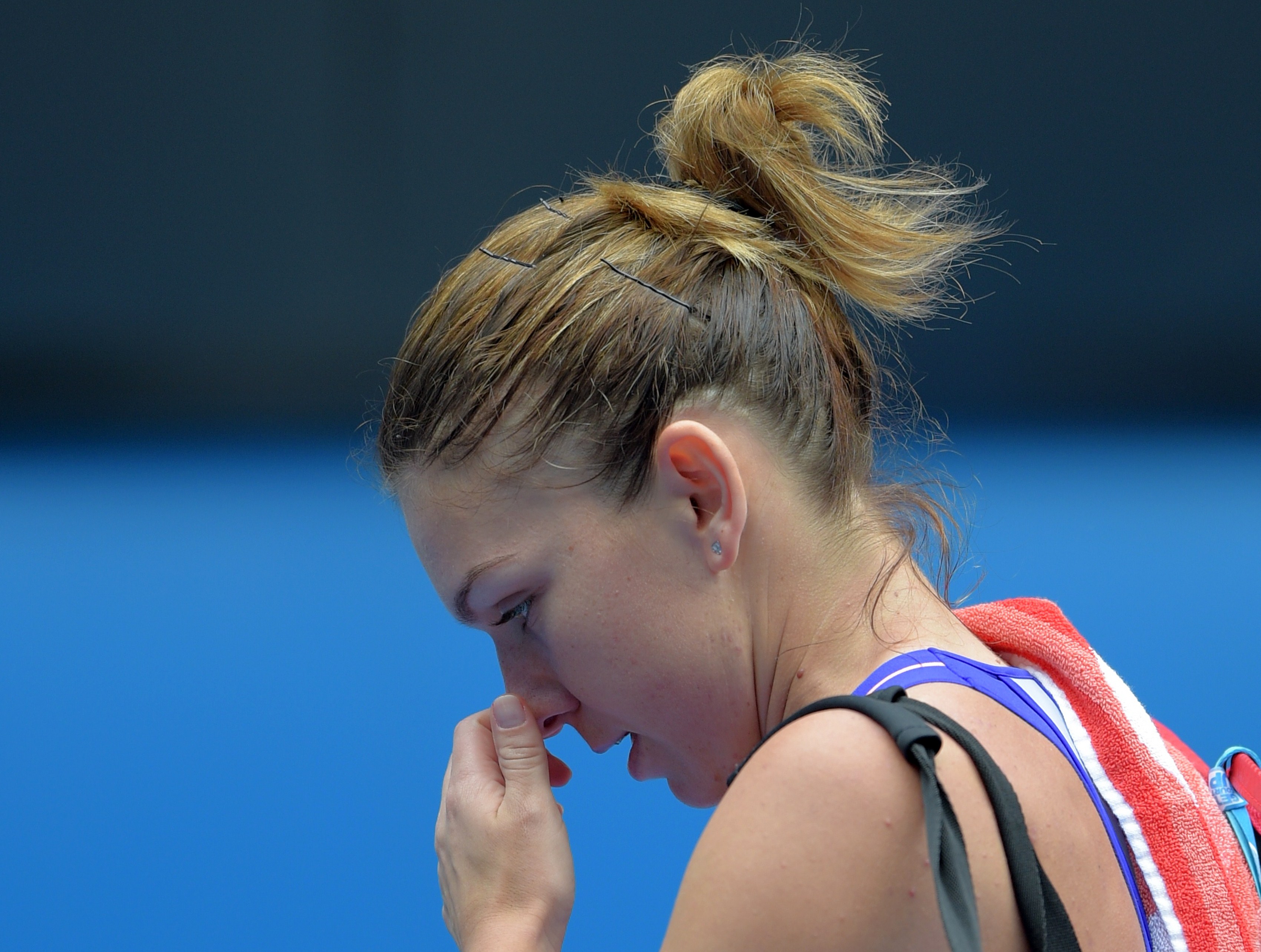 Simona Halep a fost eliminata de Ekaterina Makarova, scor 4-6, 0-6, in sferturile Australian Open. Reactia romancei