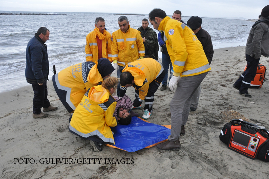 Cadavrele a zeci de refugiati, aruncate de valuri pe plajele Turciei. Care a fost cauza tragediei - Imaginea 1