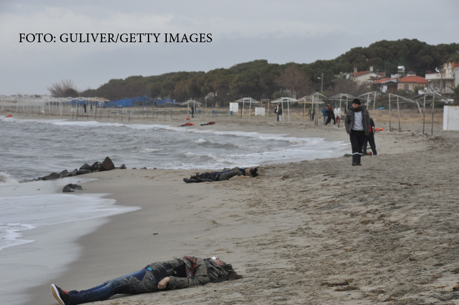 Cadavrele a zeci de refugiati, aruncate de valuri pe plajele Turciei. Care a fost cauza tragediei - Imaginea 2