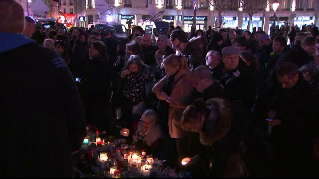 Mii de oameni au comemorat un an de la atentatul de la Charlie Hebdo. Mesajul transmis de un umorist francezilor