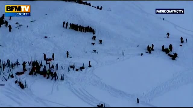 Cel putin 3 morti, dupa ce o avalansa a lovit un grup de elevi care schia in Alpi. Mai multe persoane au fost date disparute