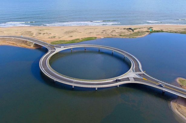 Inovatia unor arhitecti din Uruguay: motivul pentru care acest pod a fost construit in forma de cerc