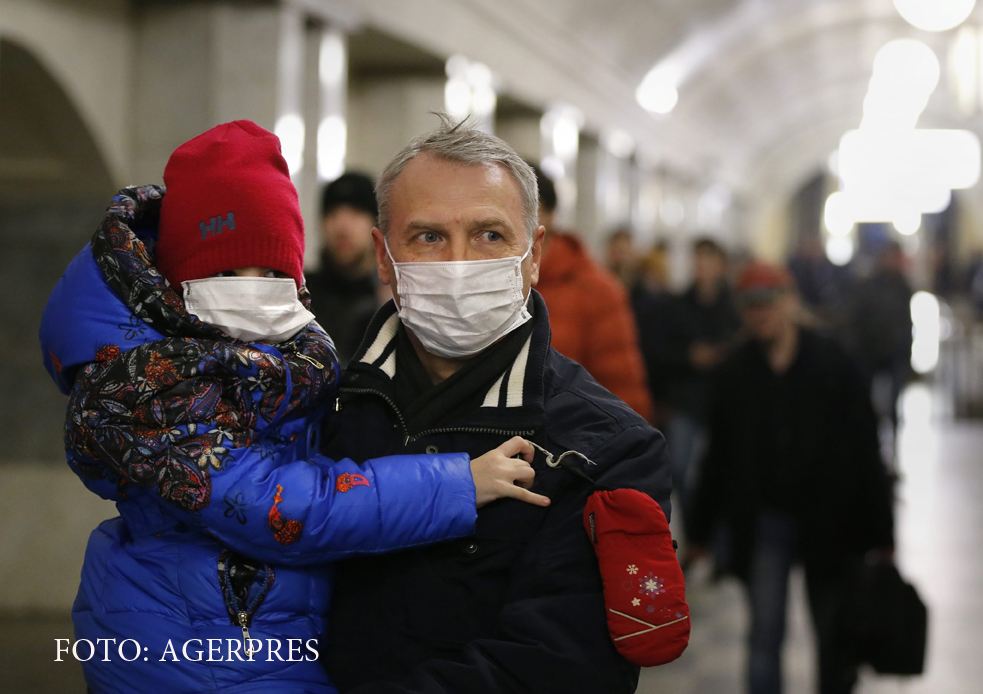Romania ia primele masuri pentru a opri epidemia de gripa A/H1N1 la granite. In Ucraina mor zilnic 10 oameni