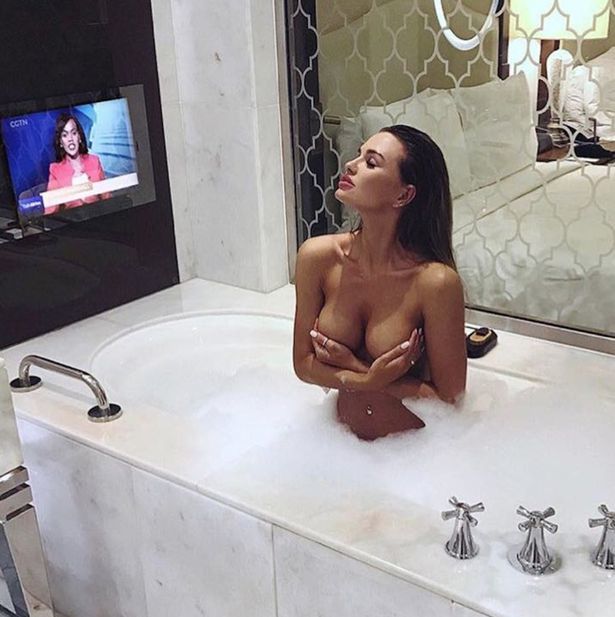 Scandal dupa ce 25 de modele din Rusia au postat online poze provocatoare intr-un hotel din Dubai. Reactia managerului - Imaginea 7