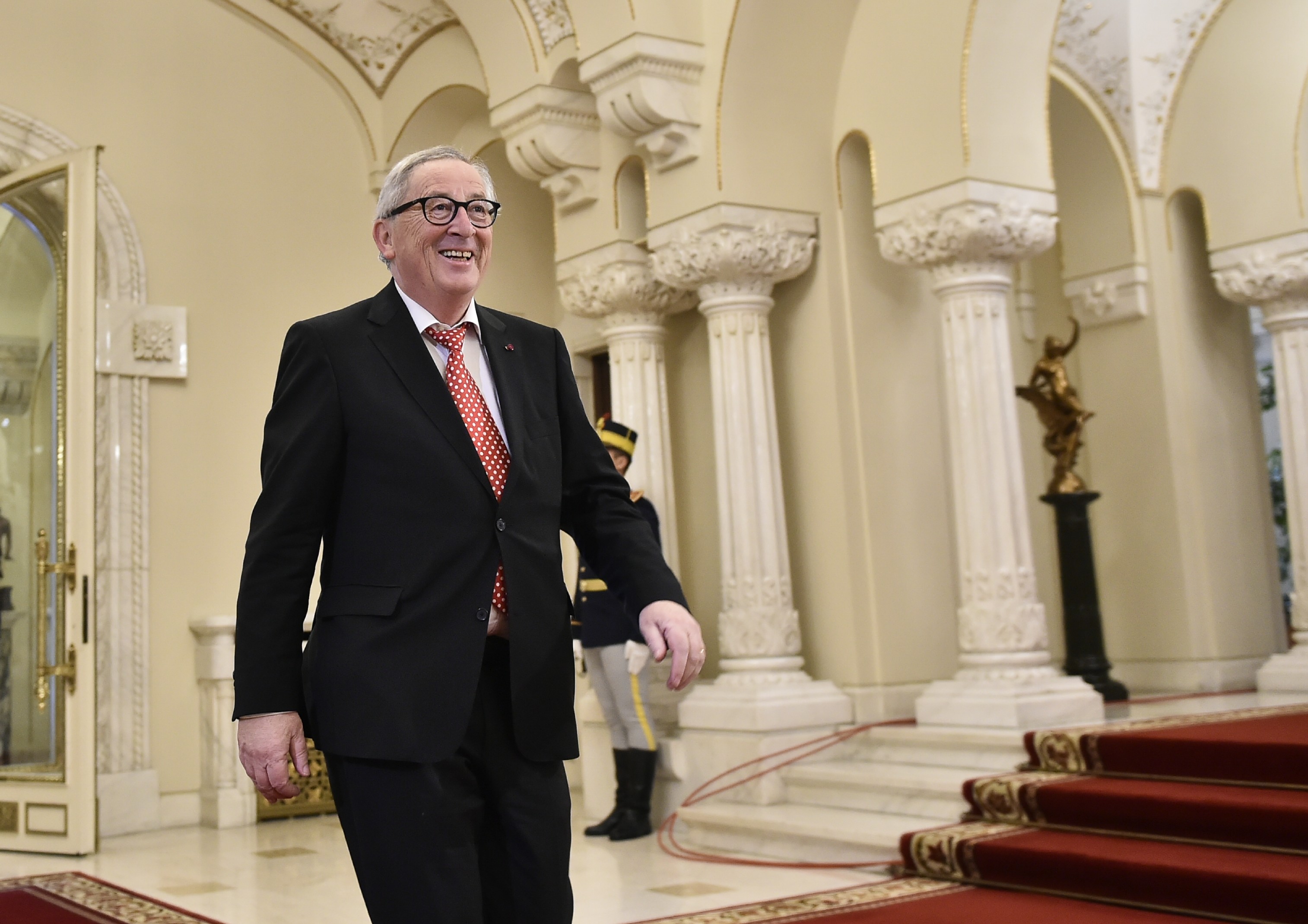 Mesajul lui Juncker, după primirea în România: „Suntem trataţi ca nişte prinţi aici”