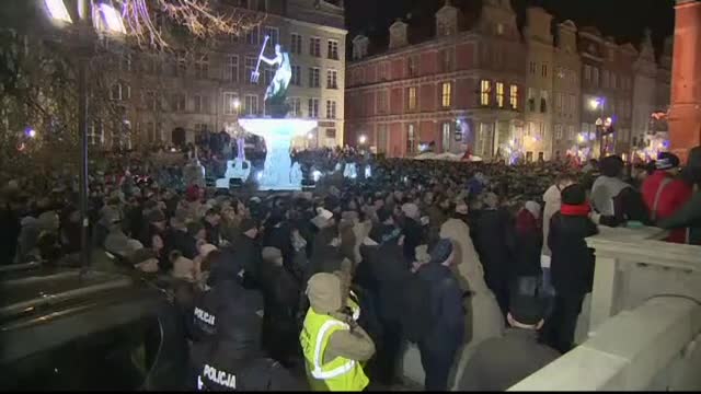 Proteste în Polonia, după asasinarea primarului din Gdansk. Mesajul lui Tusk
