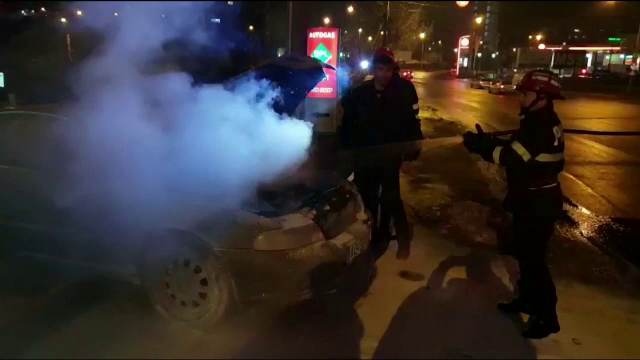 Mașină cu GPL cuprinsă de flăcări după ce șoferul a alimentat. Care este cauza incendiului