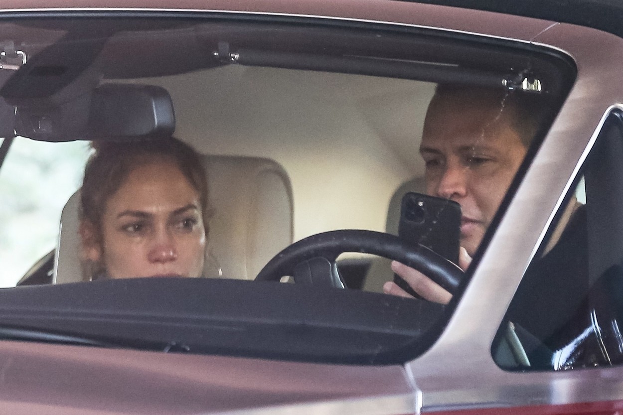 Noi imagini cu Jennifer Lopez au devenit virale. Ce se întâmplă între ea și iubitul ei - Imaginea 1