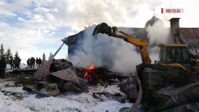 Incendiu violent la o mănăstire din Apuseni. Localnicii au intervenit să ajute pompierii - Imaginea 3