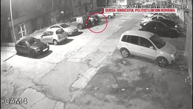 Răzbunare în stil mafiot la Reșița. Mașina unui polițist, incendiată în parcare. VIDEO - Imaginea 1