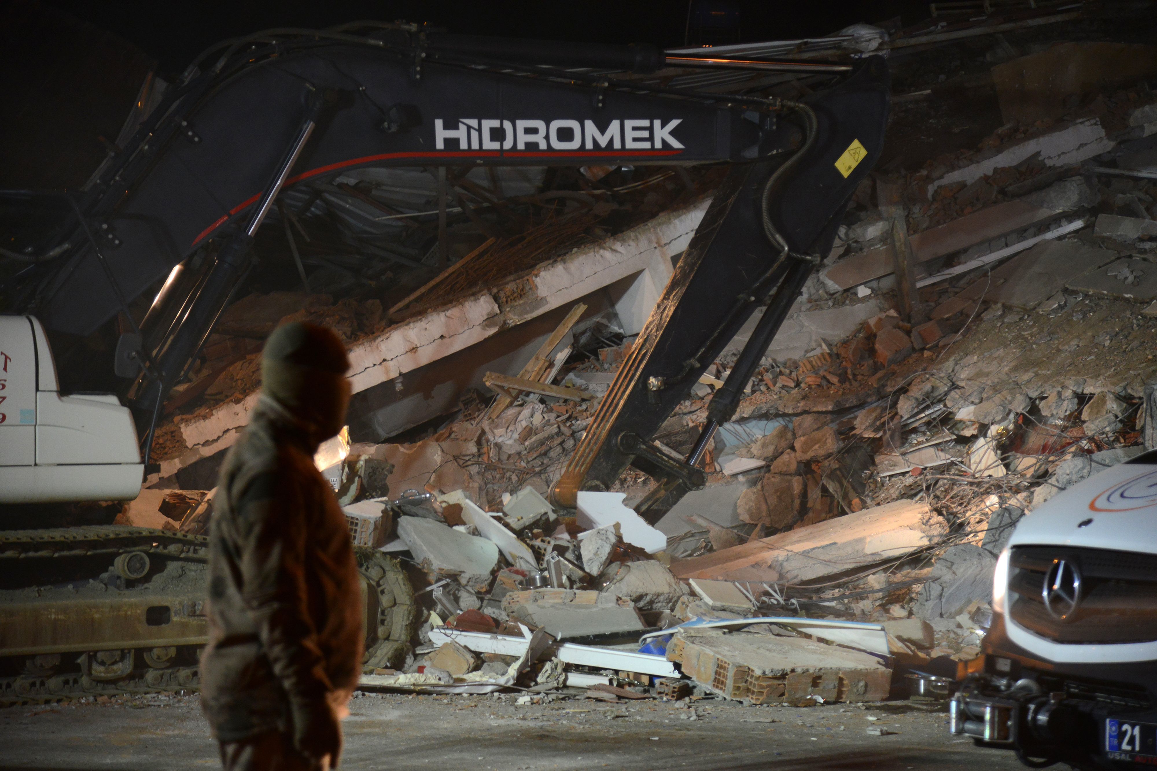 Bilanțul victimelor cutremurului din Turcia a ajuns la 22 morți și 1.000 de răniți. Imagini terifiante - Imaginea 7