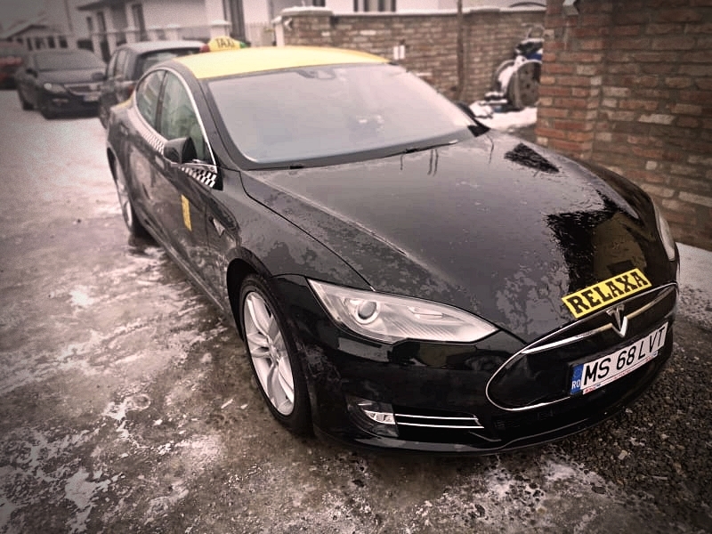 FOTO. Un român face taxi cu Tesla Model S. În ce oraș circulă și ce tarif are - Imaginea 6