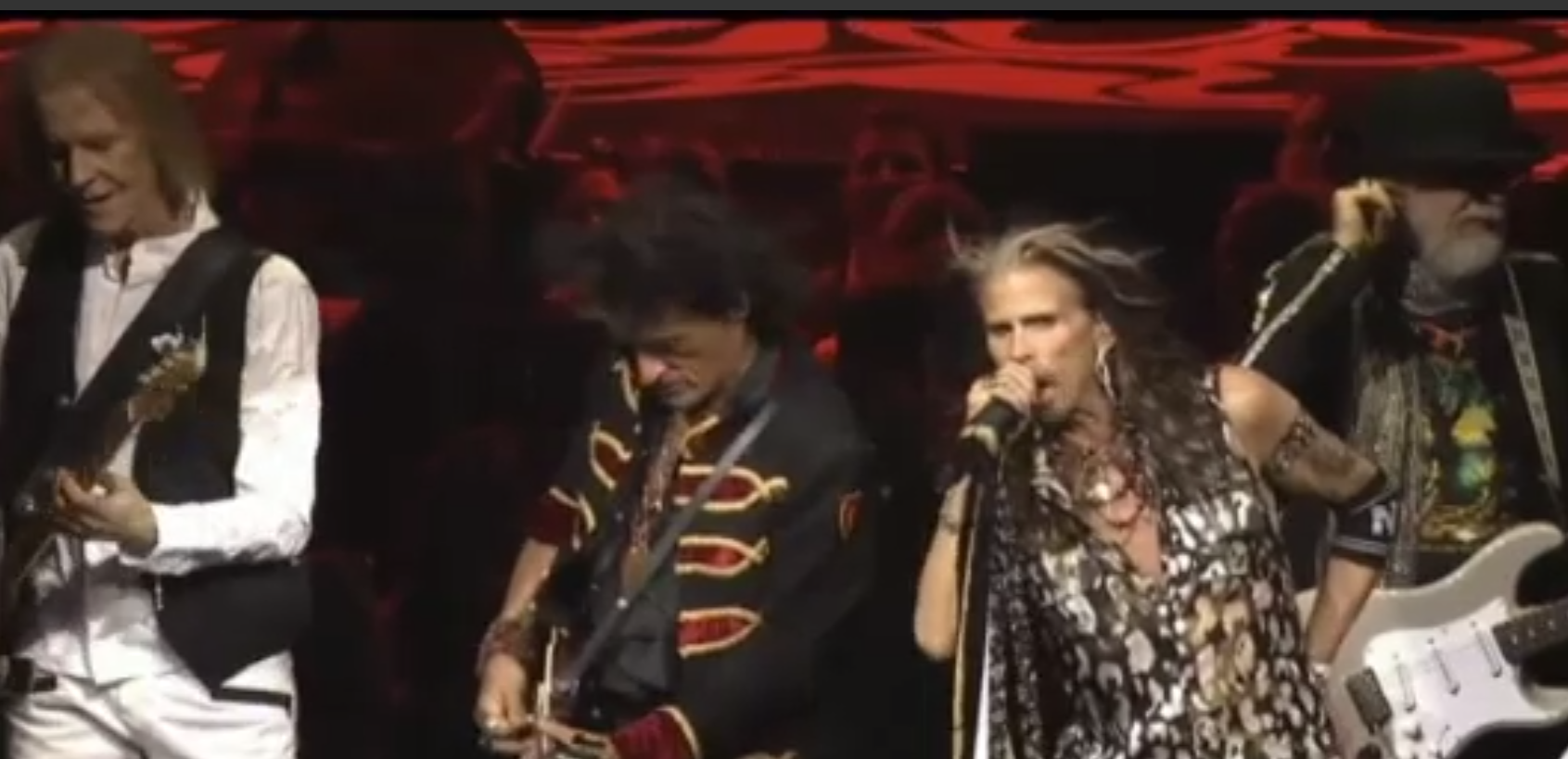 Johnny Depp şi Alice Cooper au urcat pe scenă alături de Aerosmith