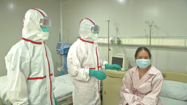 Imagini tulburătoare cu un medic din Wuhan care izbucnește în lacrimi: „Nu mai rezist” VIDEO