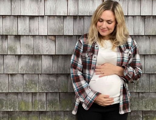 O influenceriță celebră pe Instagram a murit împreună cu bebelușul ei nenăscut chiar înainte de Craciun
