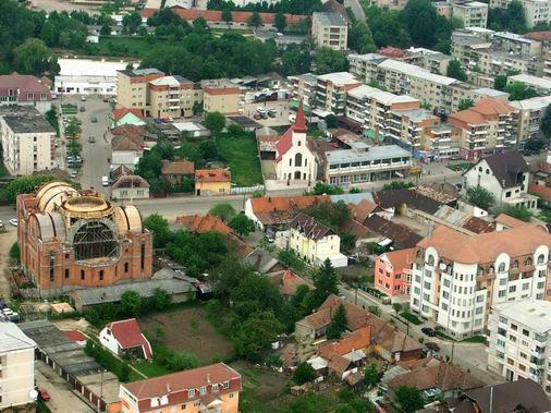 Cum arată un oraş din Bihor după ce primarul i-a pus pe asistaţii social la muncă. ”Am făcut un program strict”