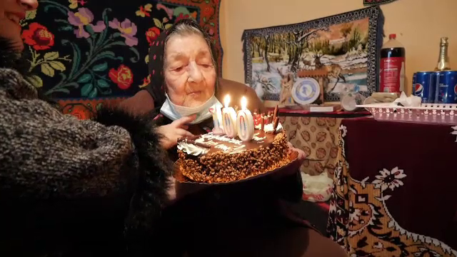 O femeie din Dâmbovița a împlinit 100 de ani și citește fără ochelari. Care este secretul longevității sale