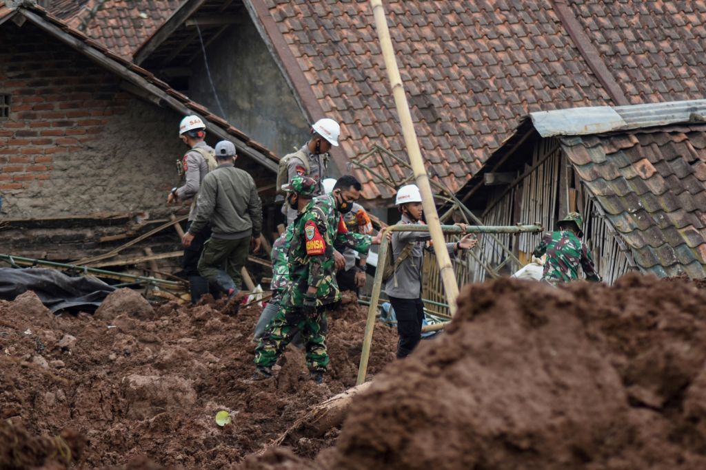 Un nou bilanț al seismului devastator din Indonezia. 84 de morți și 300 de răniți