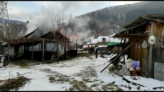 Un bărbat din județul Neamț și-a găsit sfârșitul în locuința sa cuprinsă de flăcări