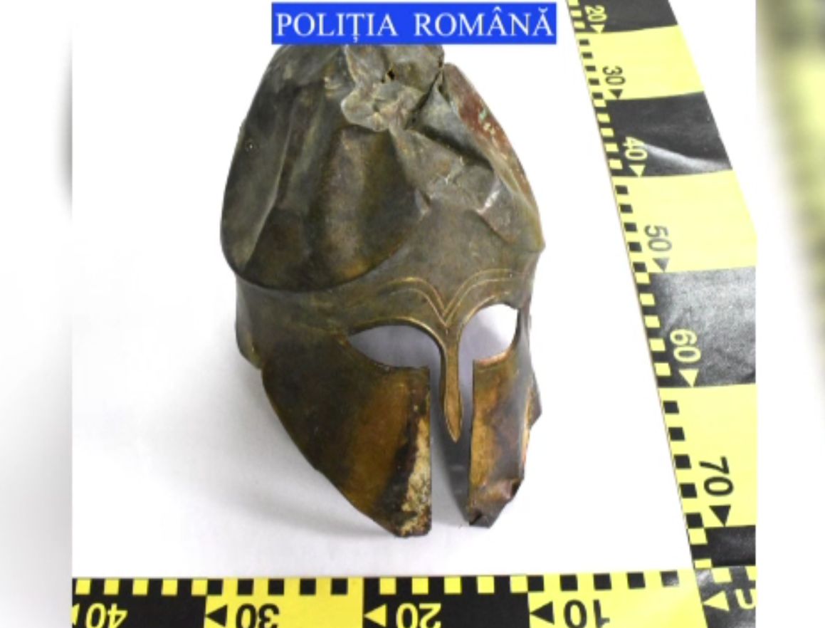 Coif de bronz vechi de 2.500 de ani, ținut în pod de un bărbat din Iași. Valorează o sumă fabuloasă