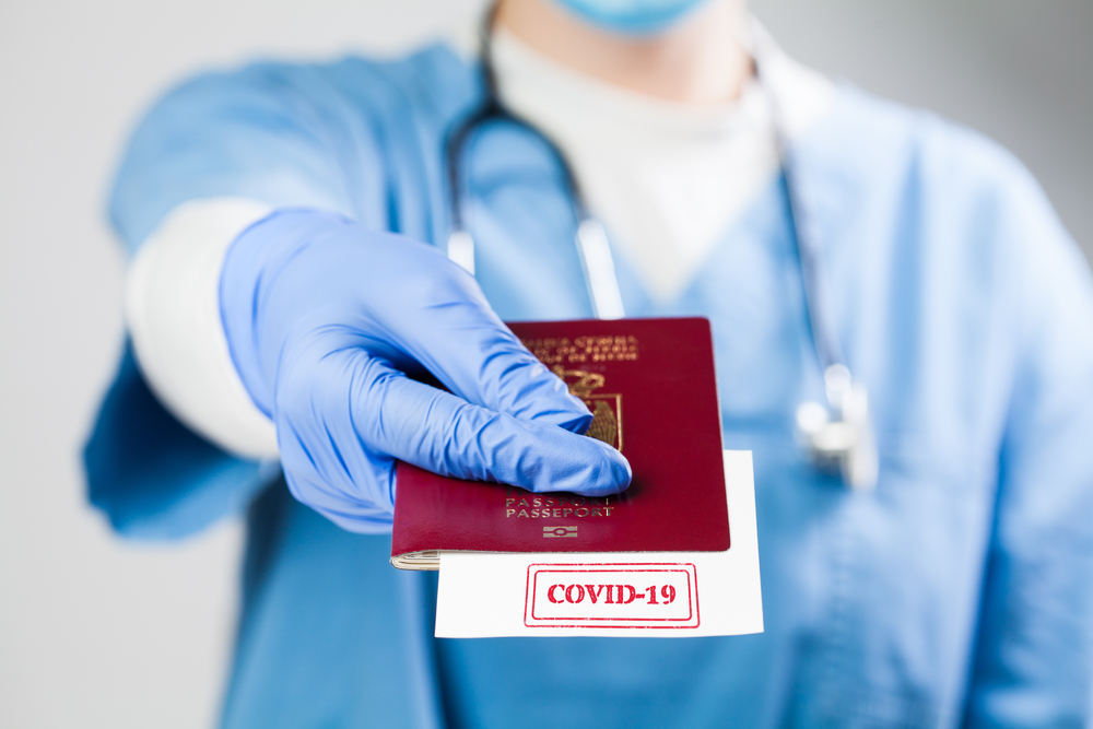 Pașaportul de vaccinare ar putea fi cerut la intrarea în supermarket sau la bar în Marea Britanie