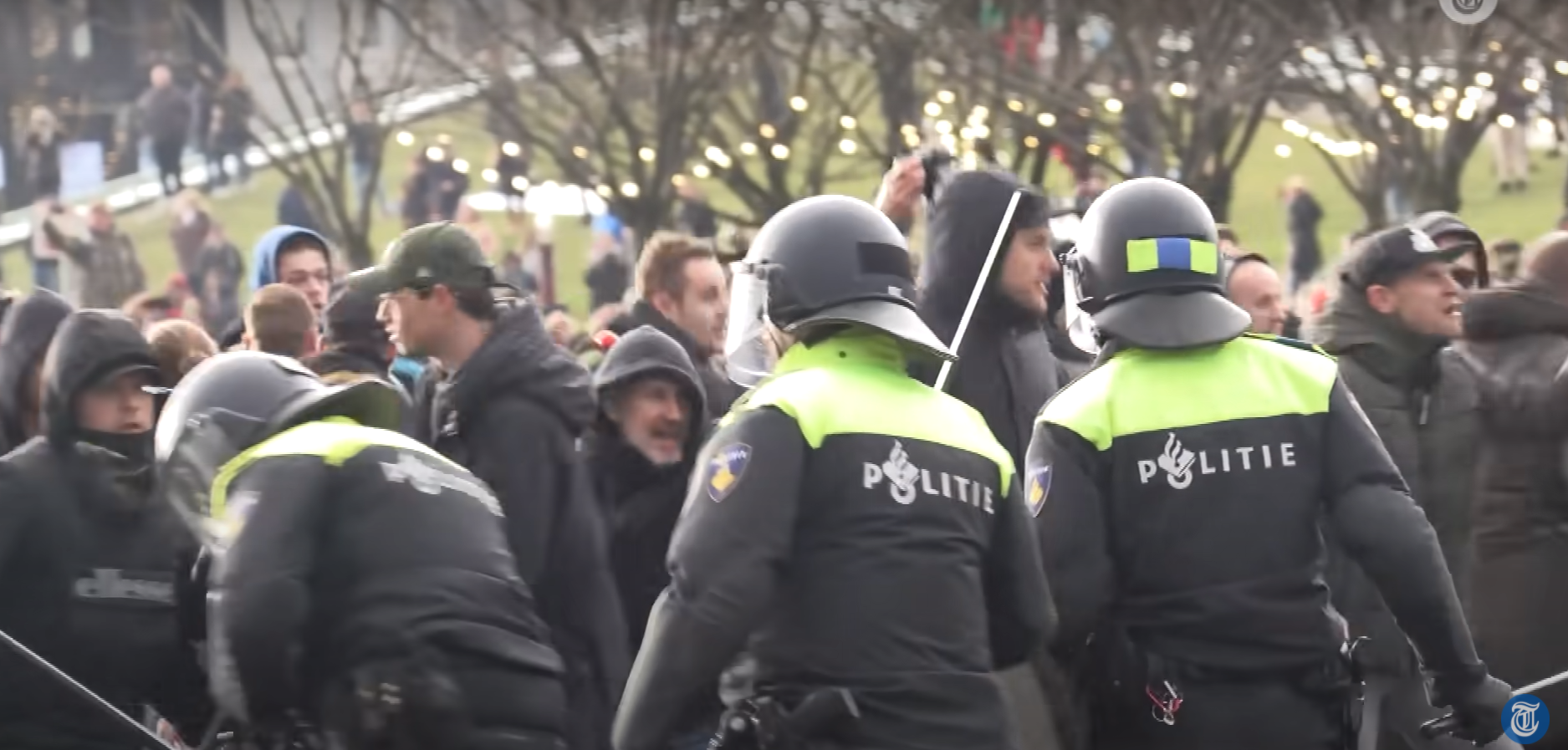 Peste 100 de persoane, arestate în urma unor proteste violente anti-Covid în Amsterdam. VIDEO