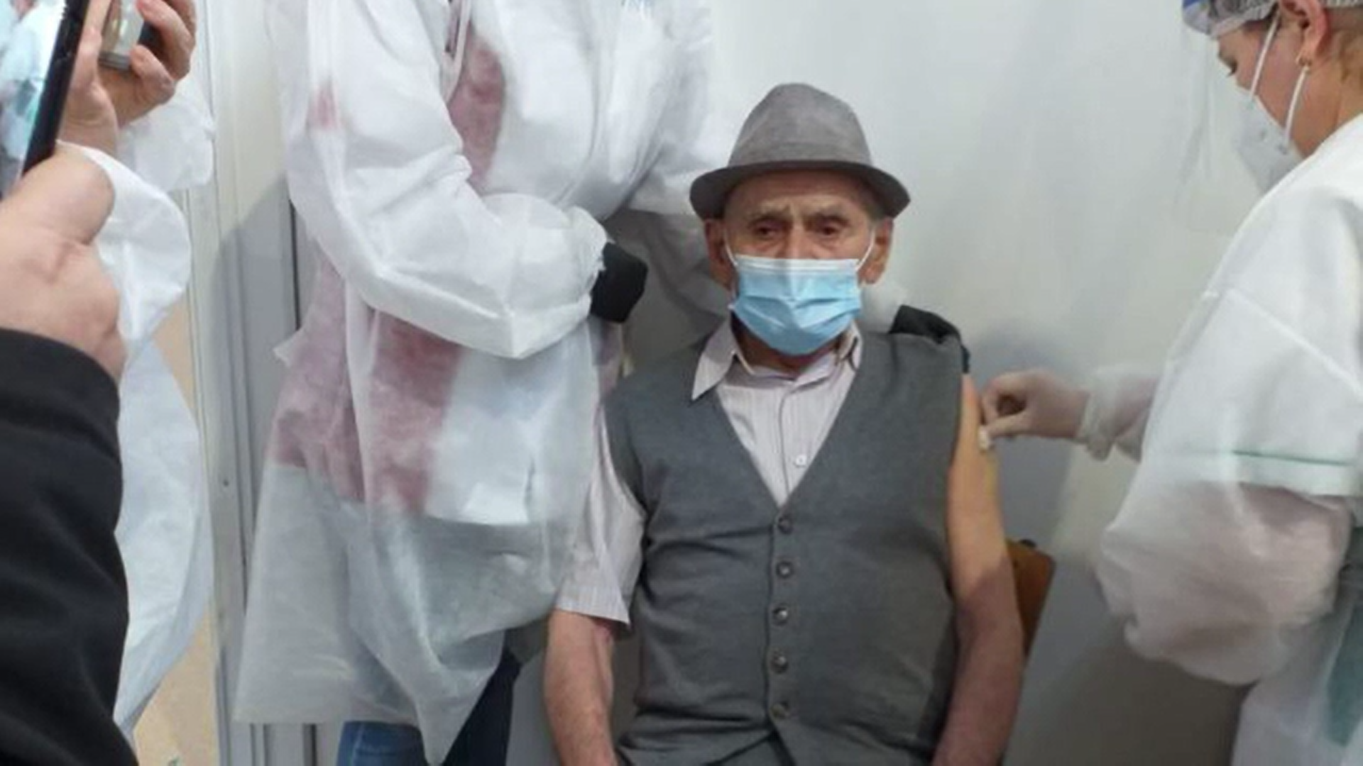 Un bătrân de 105 ani din Cluj s-a vaccinat contra COVID