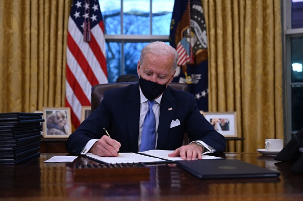 Joe Biden s-a instalat la Casa Albă. Primele 15 ordine executive semnate de noul președinte american