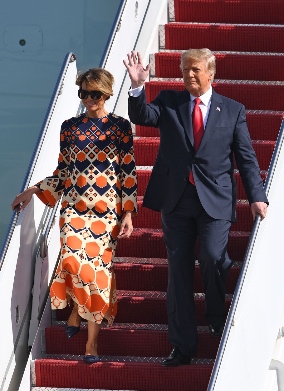 Melania și Donald Trump au ajuns în Florida. Ce ținută inedită a purtat fosta primă doamnă. GALERIE FOTO - Imaginea 3