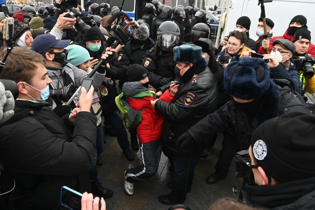 Proteste violente față de arestarea lui Navalnîi pe tot teritoriul Rusiei. Peste 2.500 de persoane au fost reținute - Imaginea 2